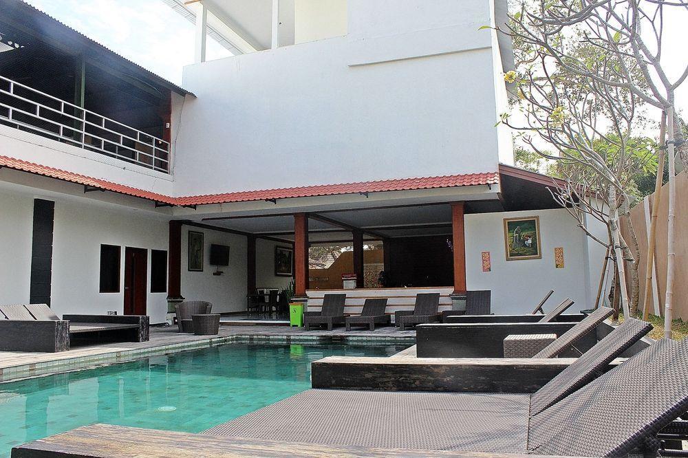 Mirah Hostel Legian Esterno foto