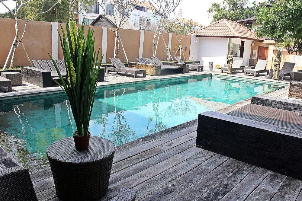 Mirah Hostel Legian Esterno foto