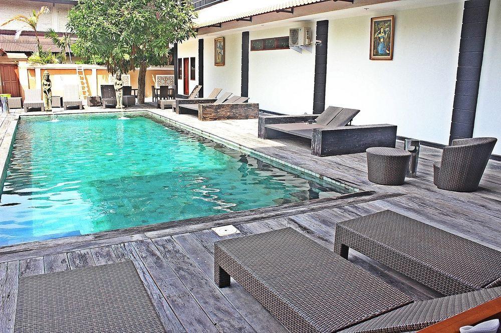 Mirah Hostel Legian Esterno foto