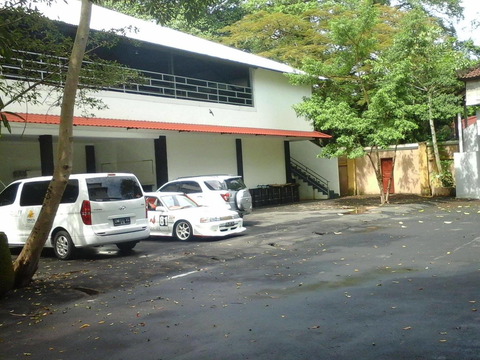 Mirah Hostel Legian Esterno foto