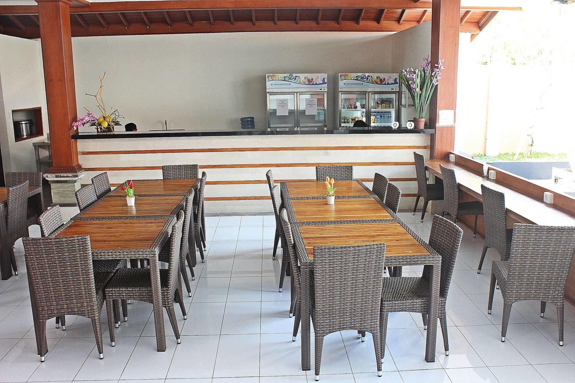 Mirah Hostel Legian Esterno foto