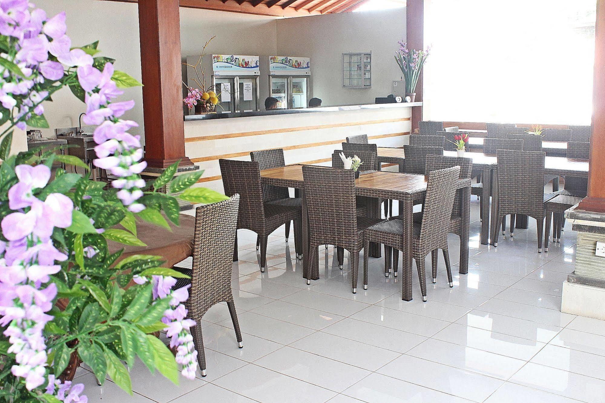 Mirah Hostel Legian Esterno foto
