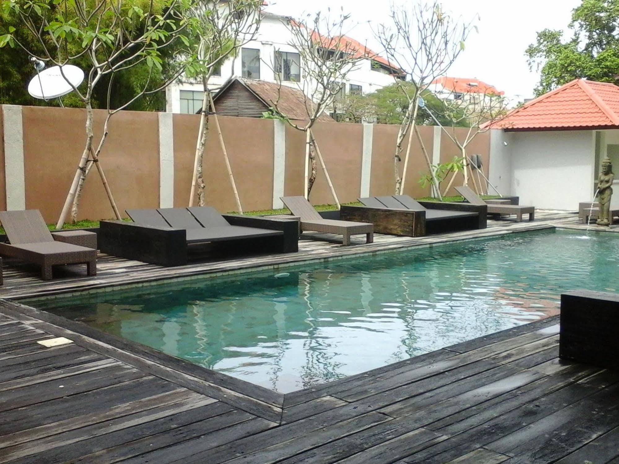 Mirah Hostel Legian Esterno foto