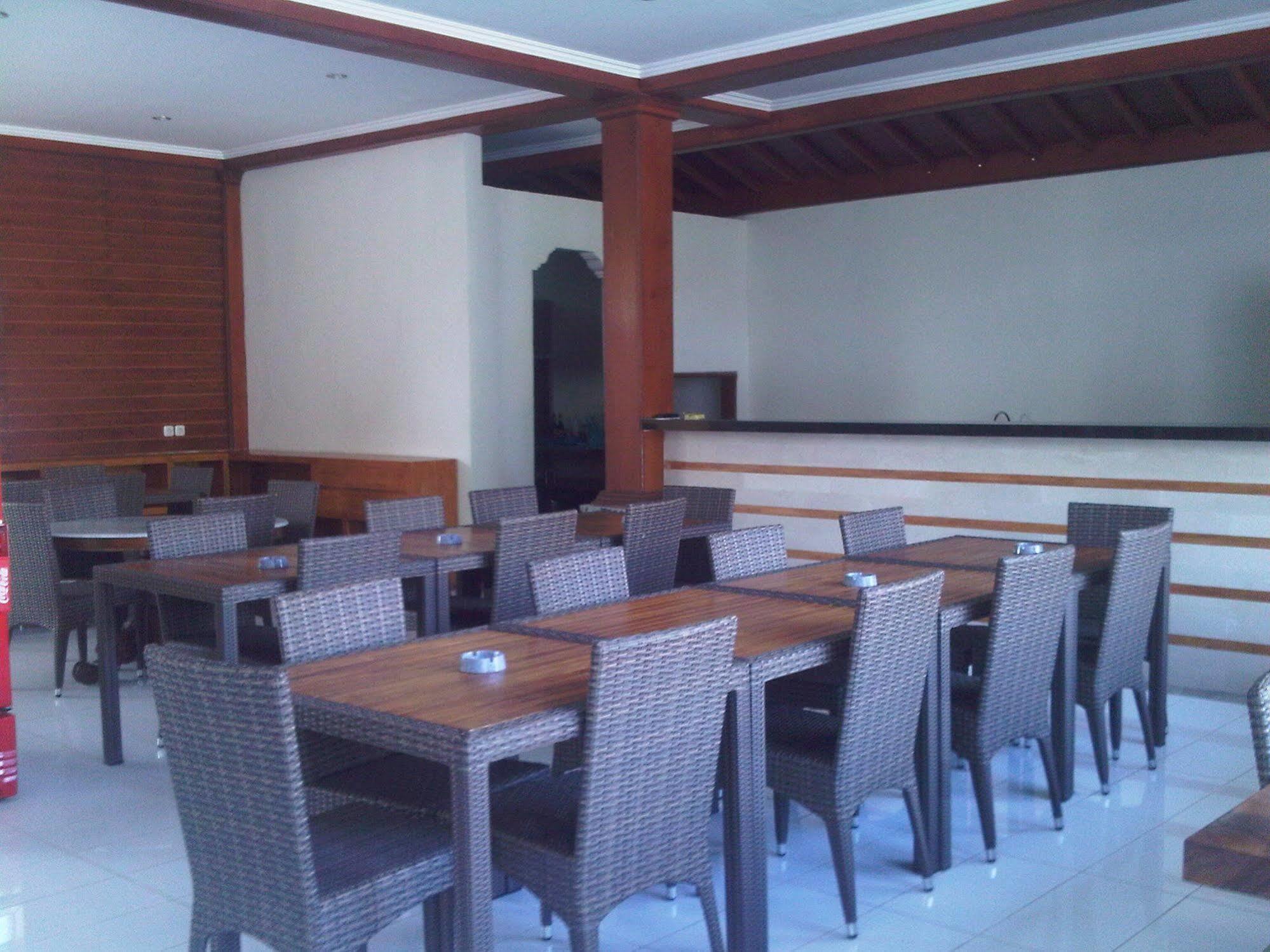 Mirah Hostel Legian Esterno foto