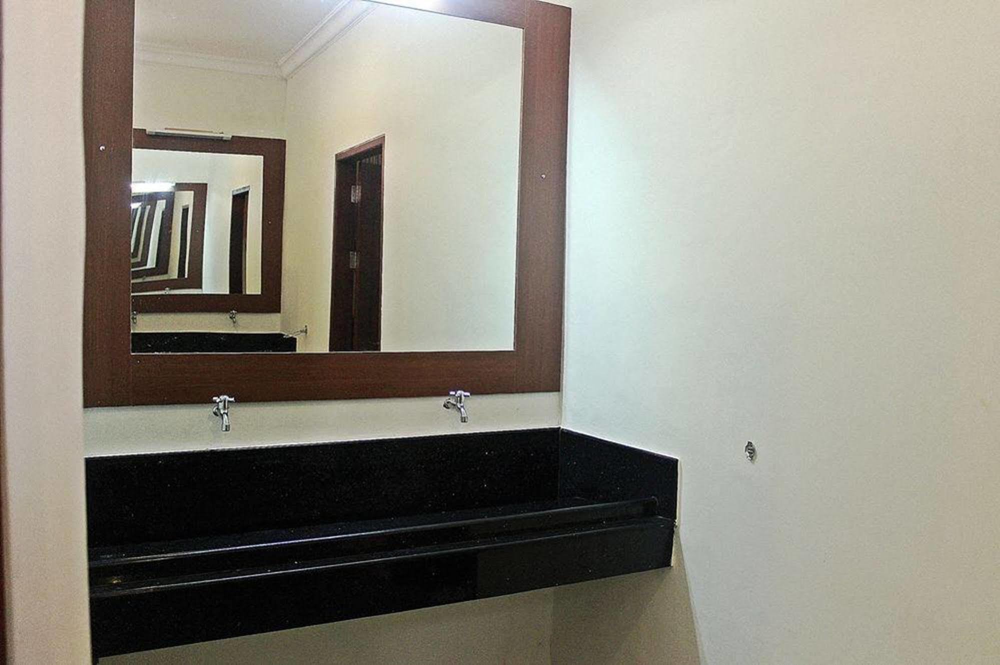 Mirah Hostel Legian Esterno foto