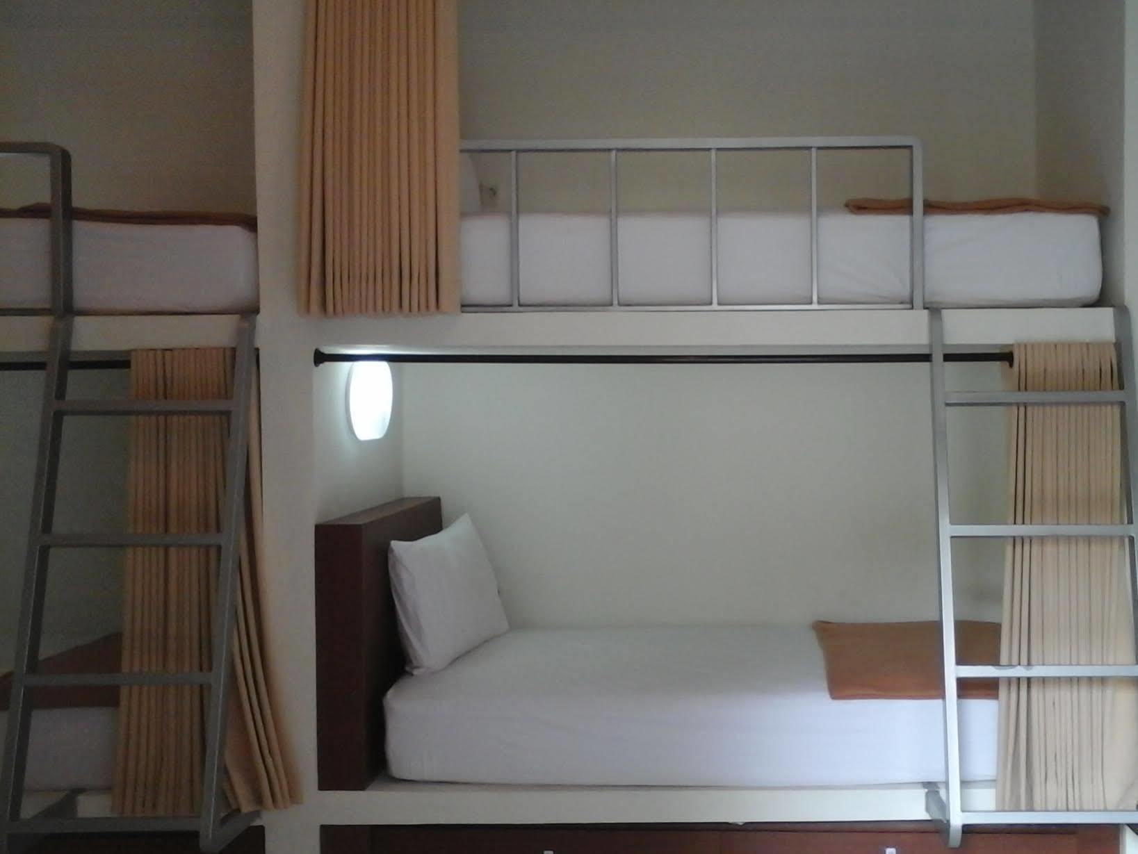 Mirah Hostel Legian Esterno foto